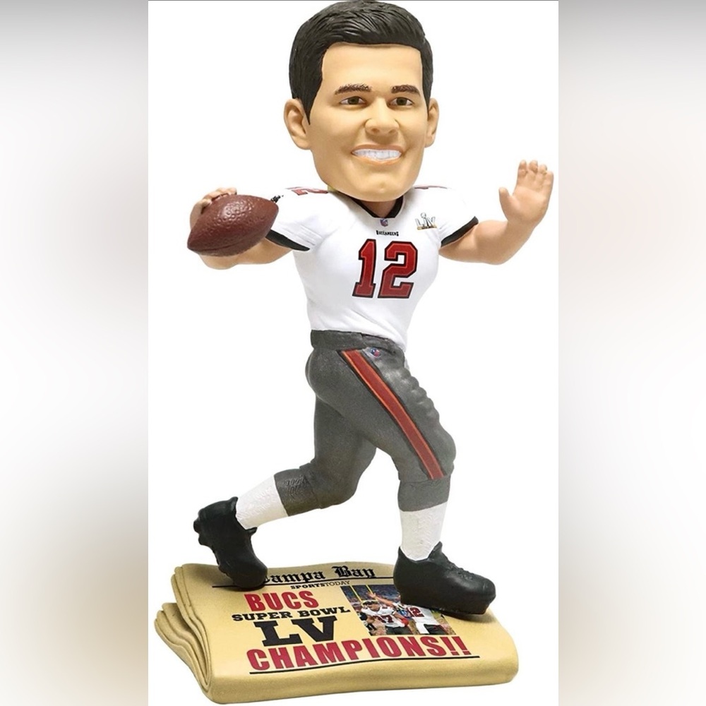 NEW!!!!! Tom Brady, Super Bowl LV
Champions Newspaper Bobblehead by FOCO